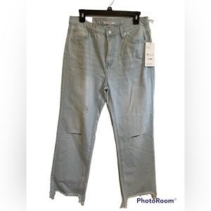 NWT American Bazi Women’s size 11 distressed jeans 😍🤩